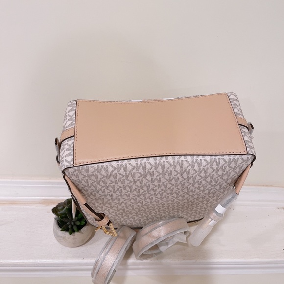 Michael Kors Jaycee Medium Backpack - Picture 5 of 8